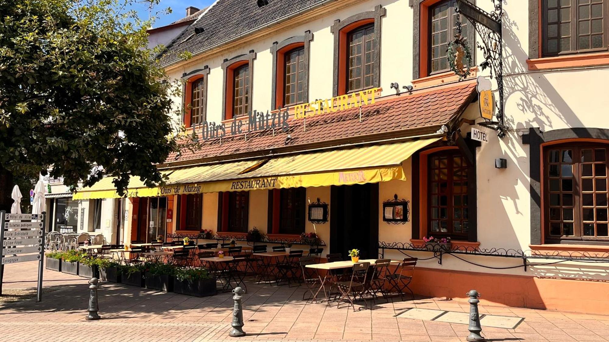 Hotel L'Ours De Мютзиг Екстериор снимка